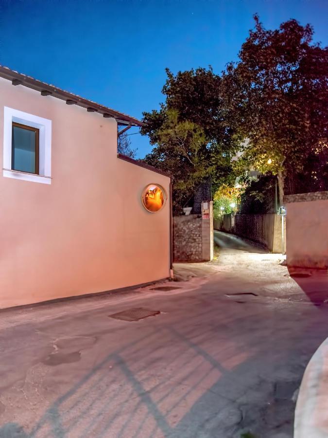 Apartamento A Casa Di Galdino E Vittorianna LʼAquila Exterior foto